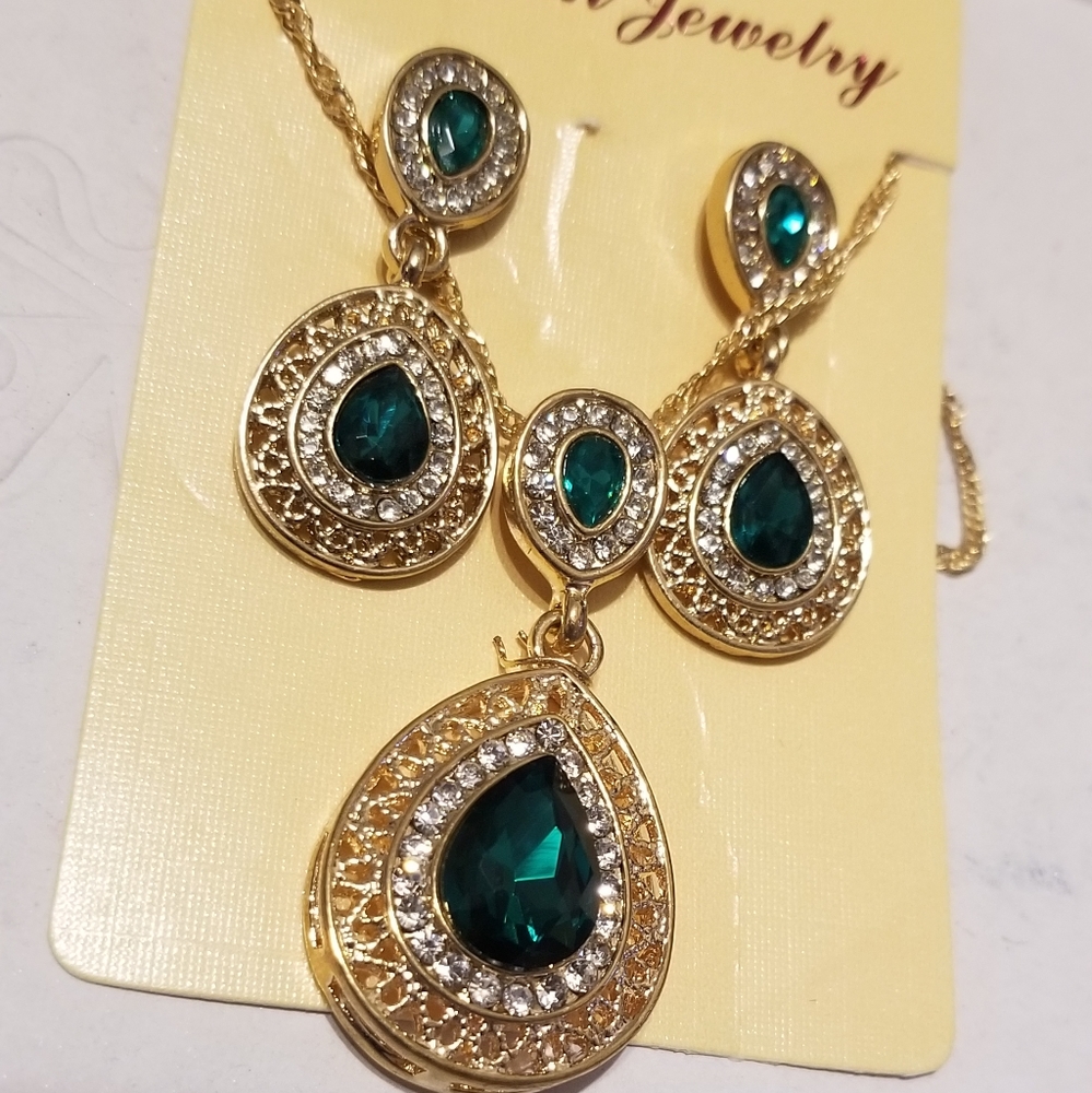 Necklace and earrings set